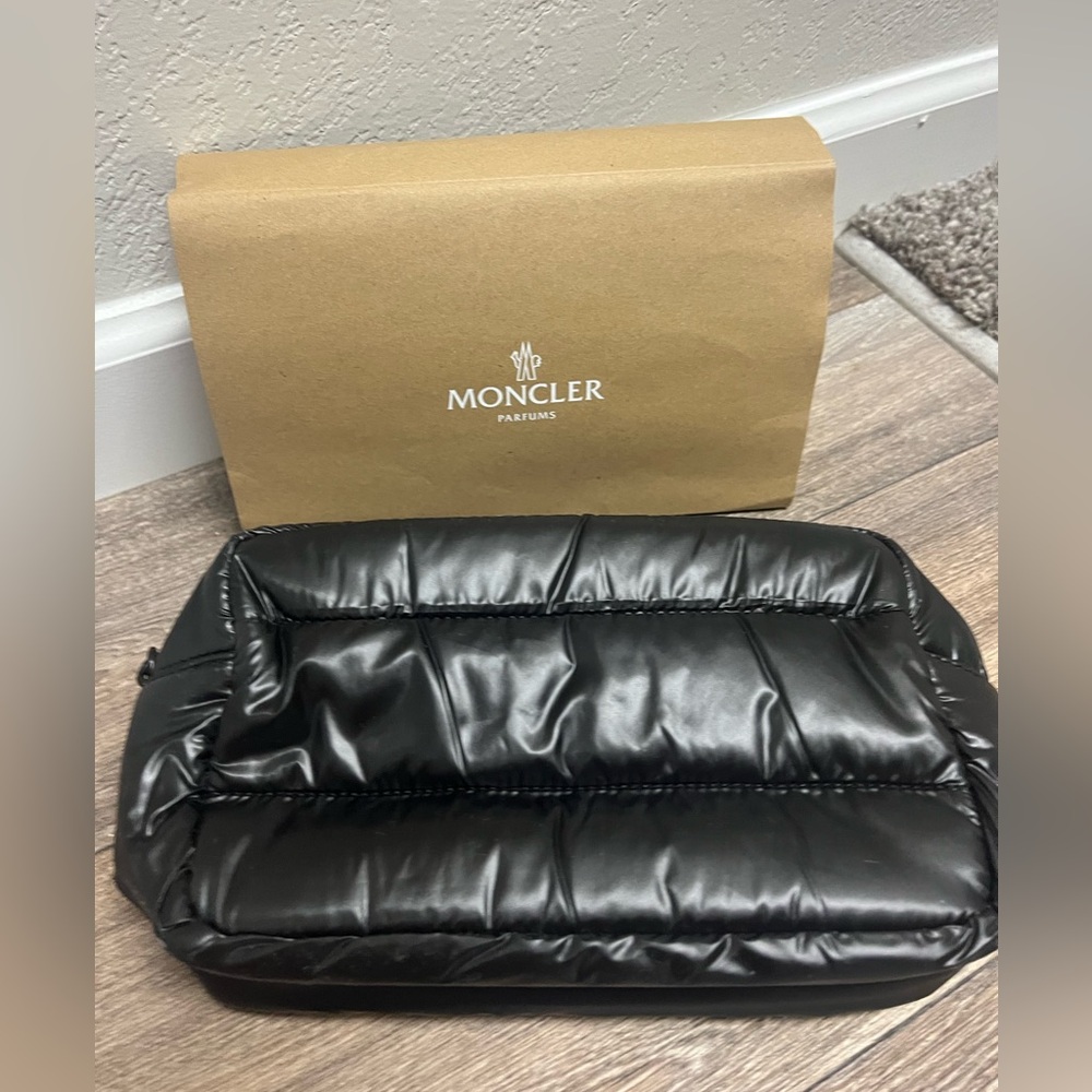 Moncler VIP Gift Toiletry Bag - Picture 4 of 6